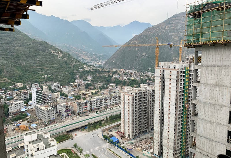 匠心傾注、喜封金頂——龍江?雙子座商住小區主體順利封頂